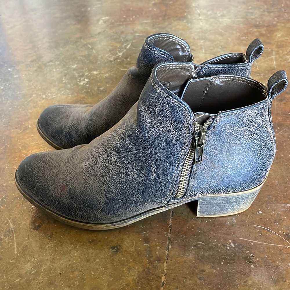 Dark Grey Dunes booties